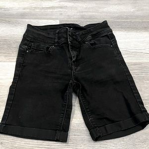 Booty lifting Bermuda shorts